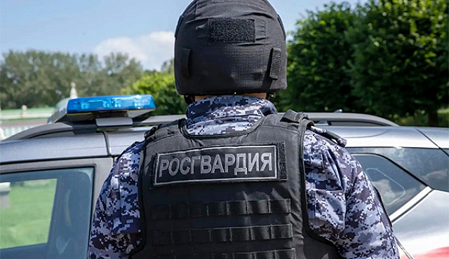 Московские росгвардейцы задержали дебошира, похитившего товар из сетевого супермаркета